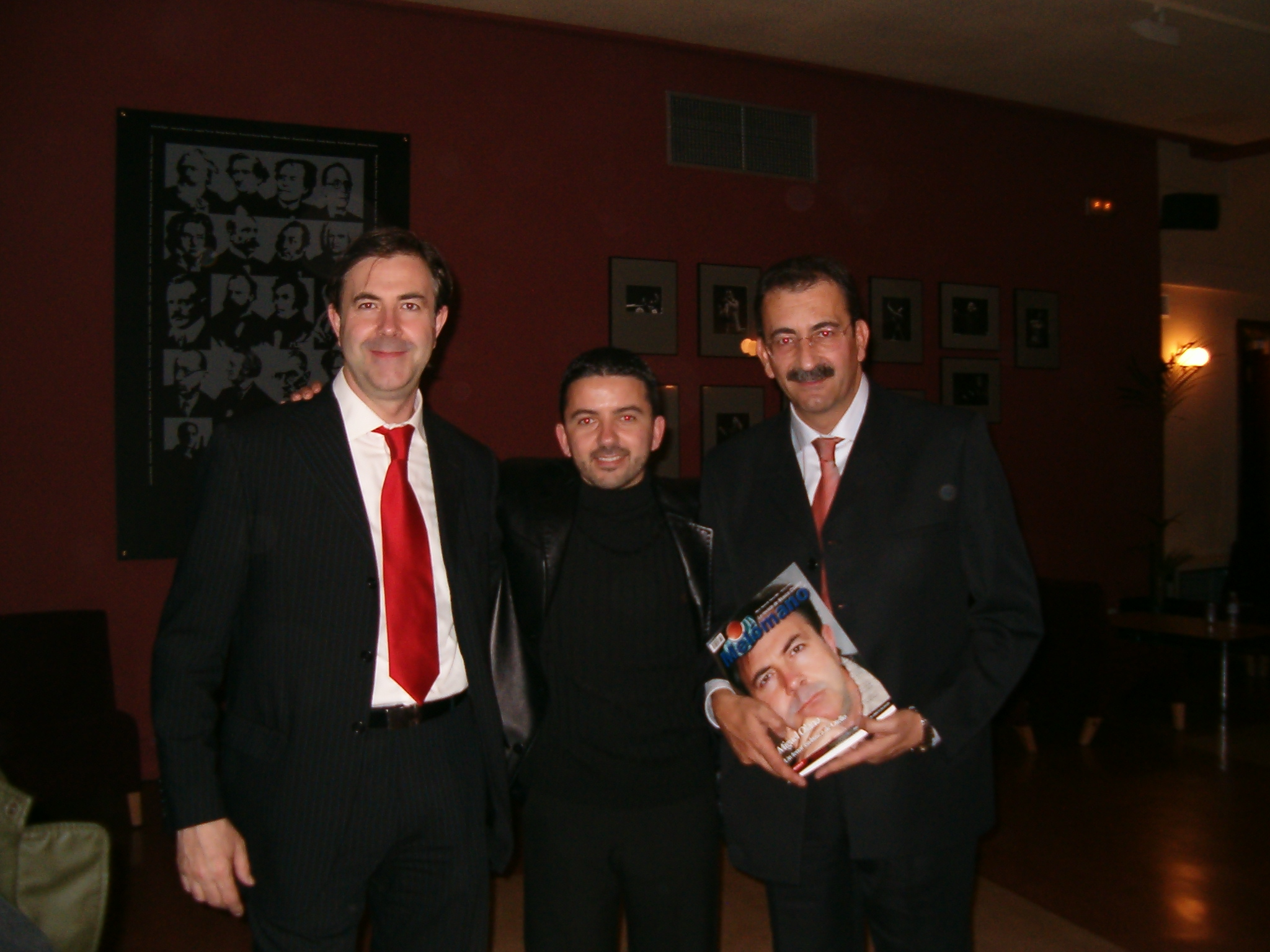 de izquierda a derecha, Miguel Olano, David Mora y Luis Belda.